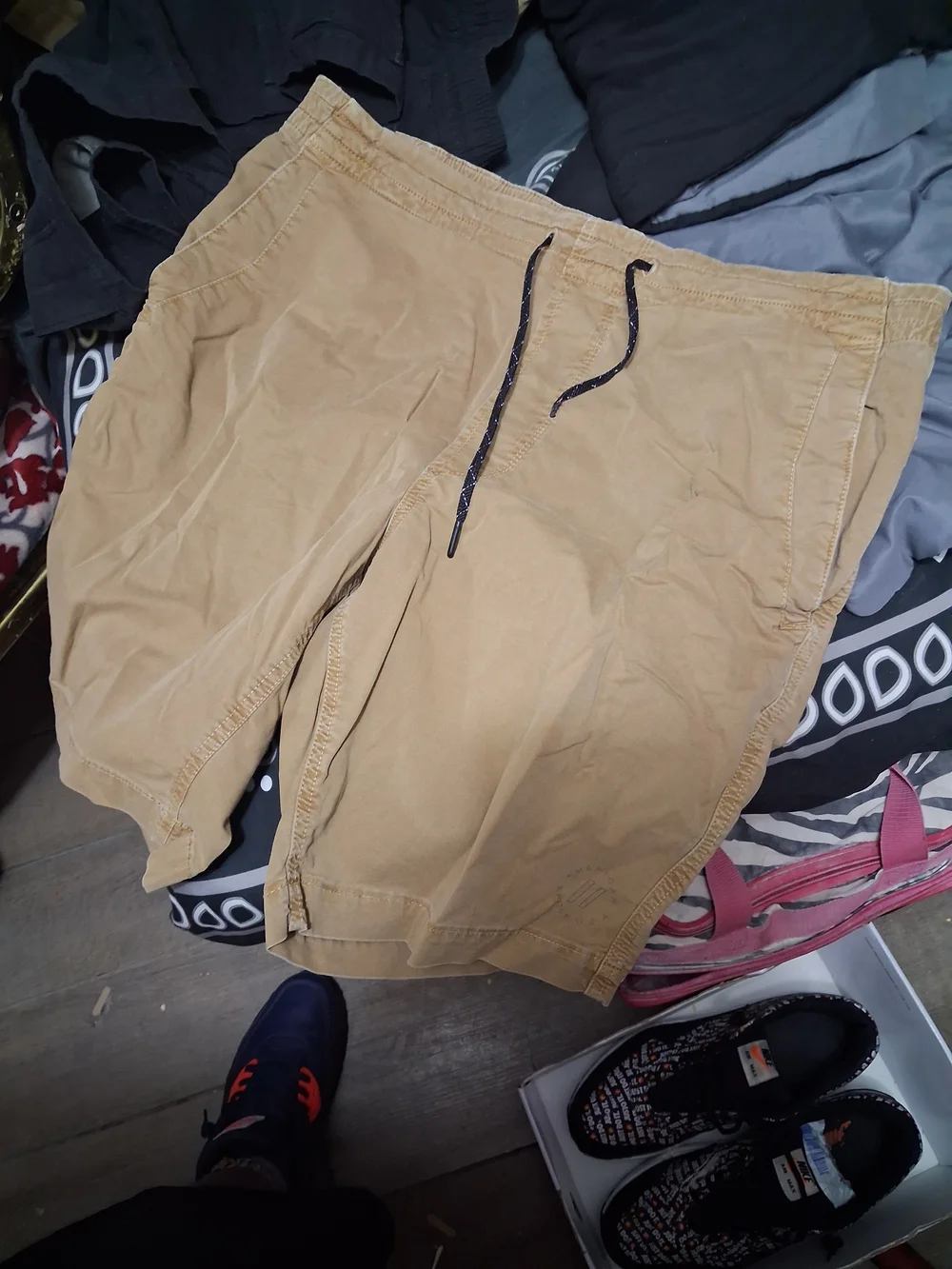 There Are Three Pairs Total Two Pairs American Eagle One Pair Hollister Men Xl